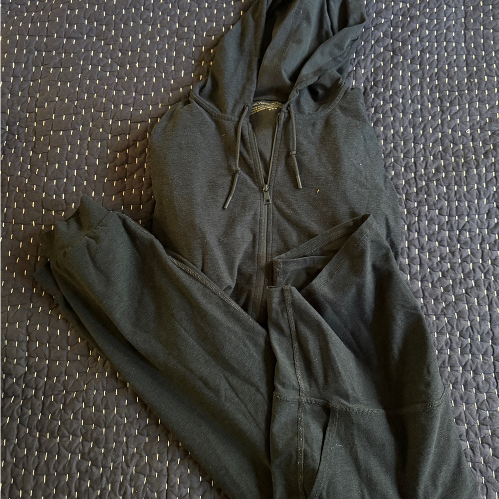 Beyond Yoga navy matching pants and jacket
